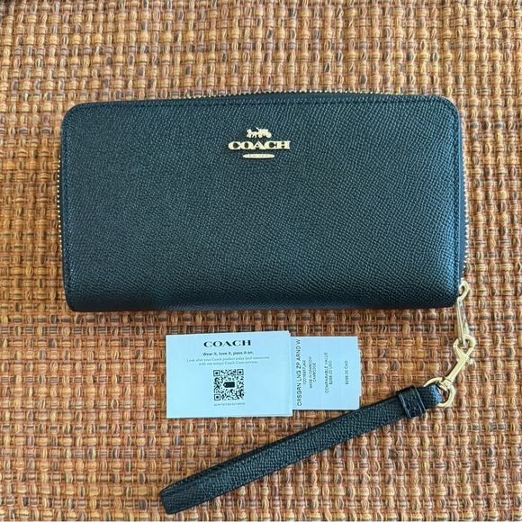 Coach Wallet - Picture 4 of 5